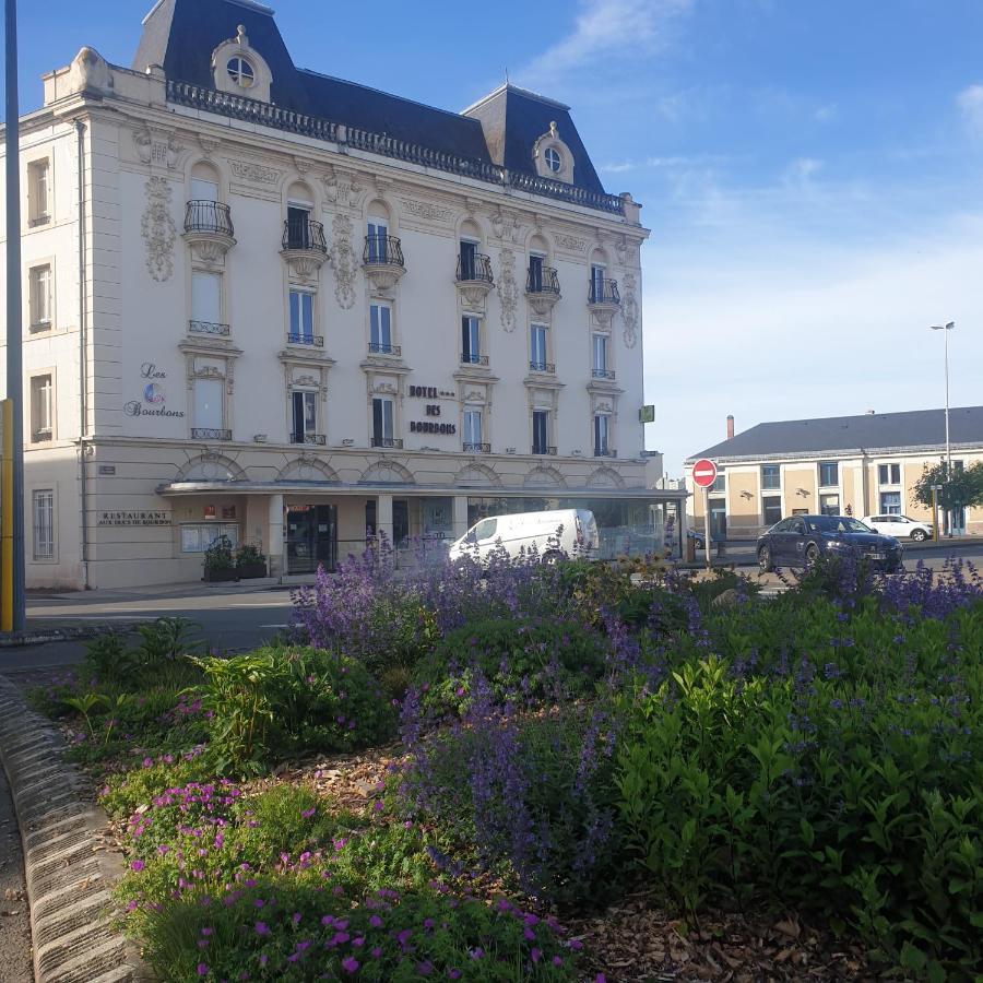 Logis Hotel Des Bourbons 몽뤼꽁 외부 사진