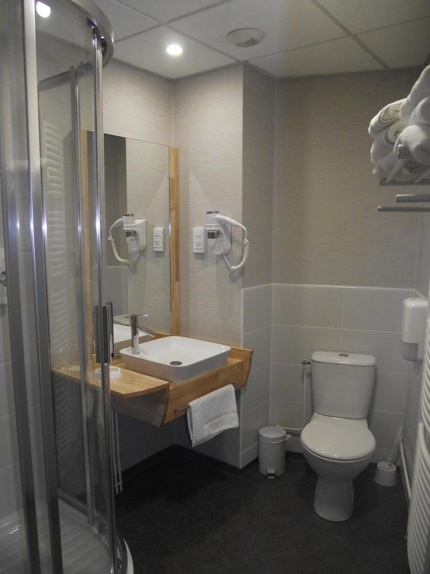Logis Hotel Des Bourbons 몽뤼꽁 외부 사진