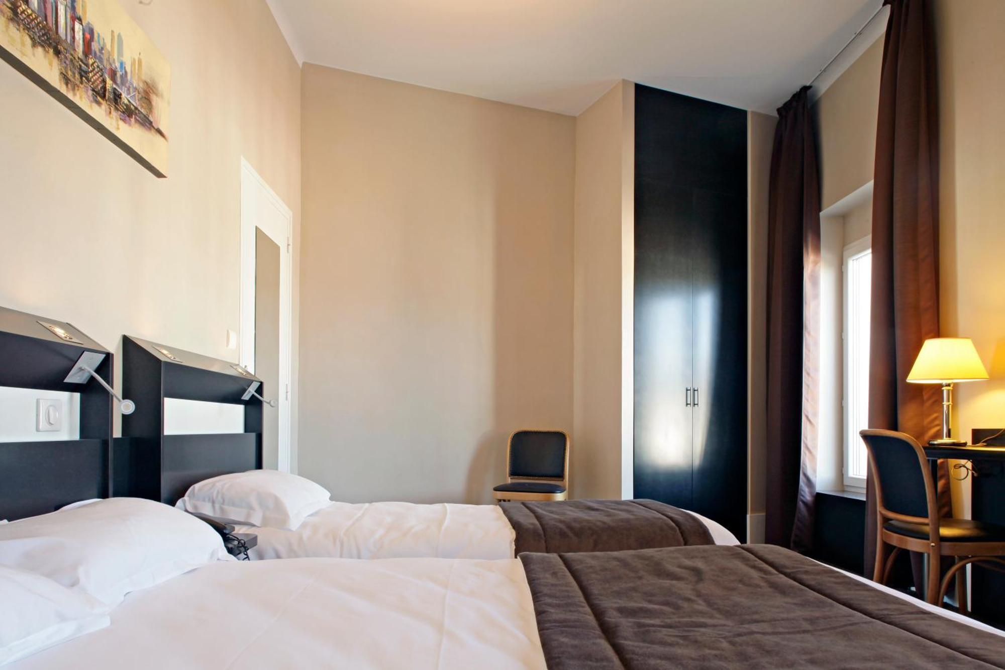 Logis Hotel Des Bourbons 몽뤼꽁 외부 사진