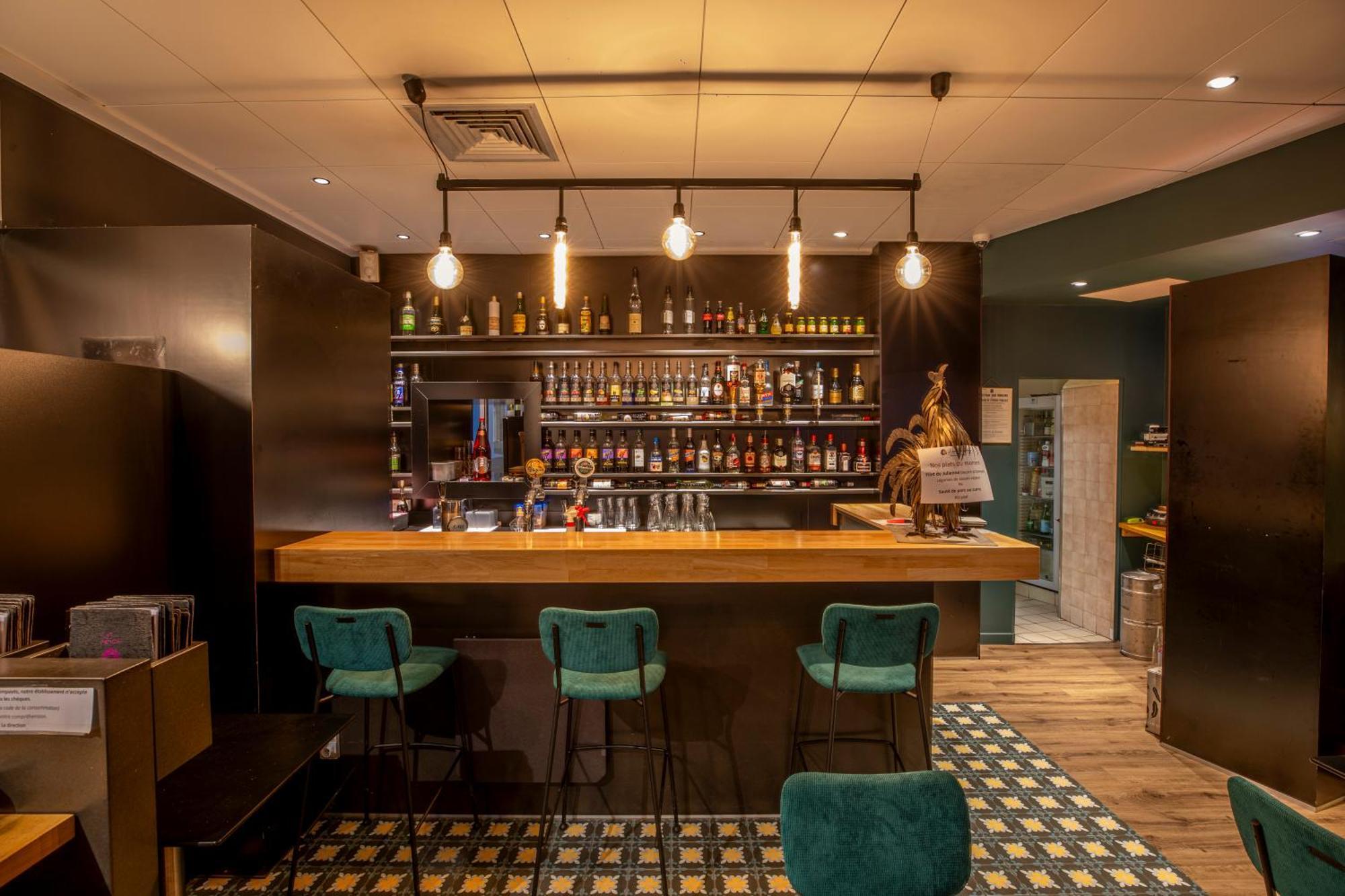 Logis Hotel Des Bourbons 몽뤼꽁 외부 사진