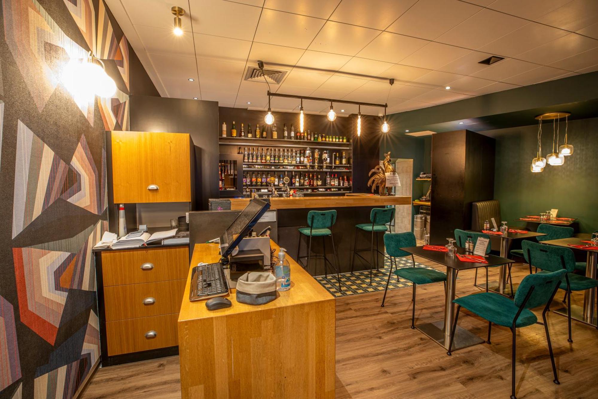 Logis Hotel Des Bourbons 몽뤼꽁 외부 사진