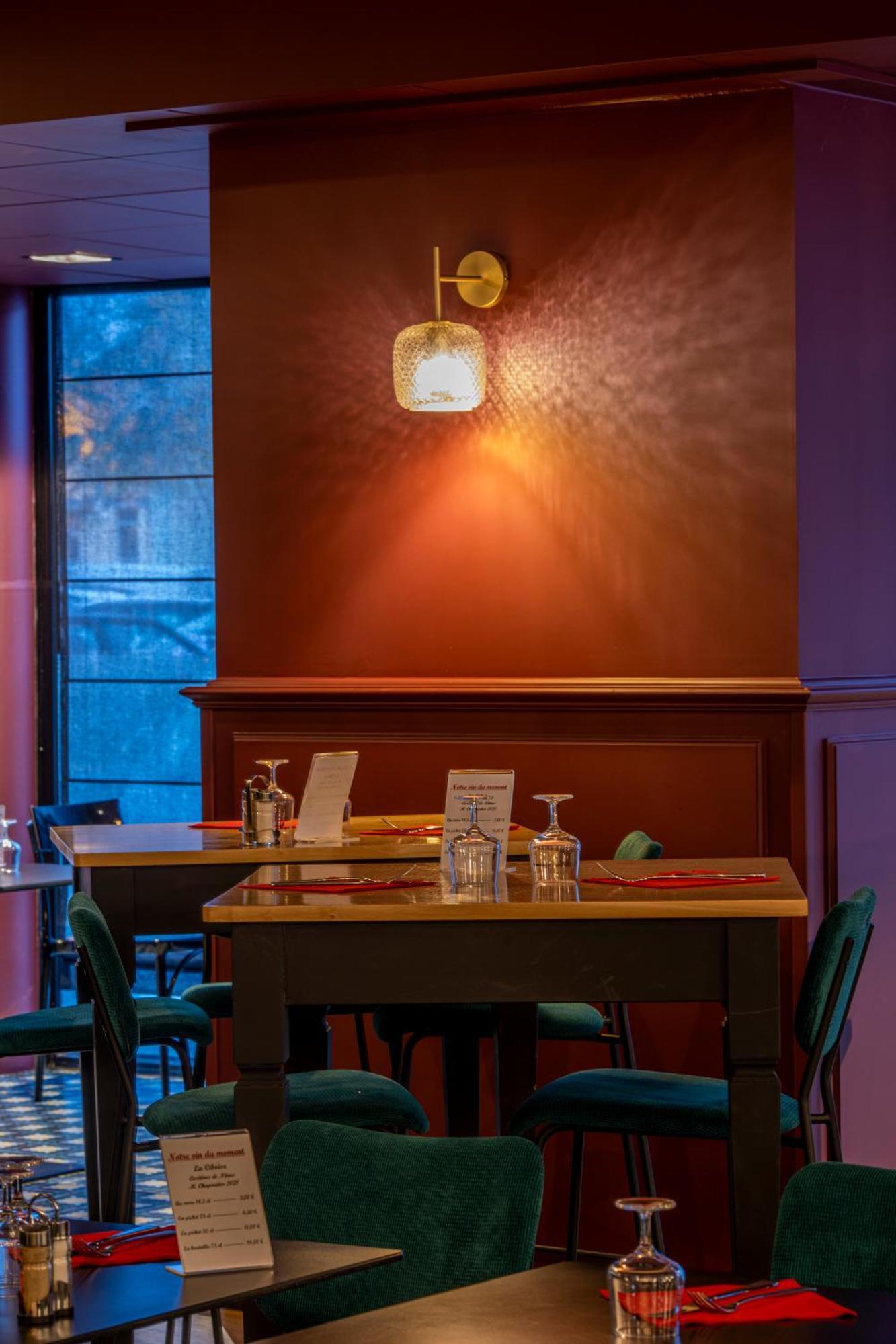 Logis Hotel Des Bourbons 몽뤼꽁 외부 사진