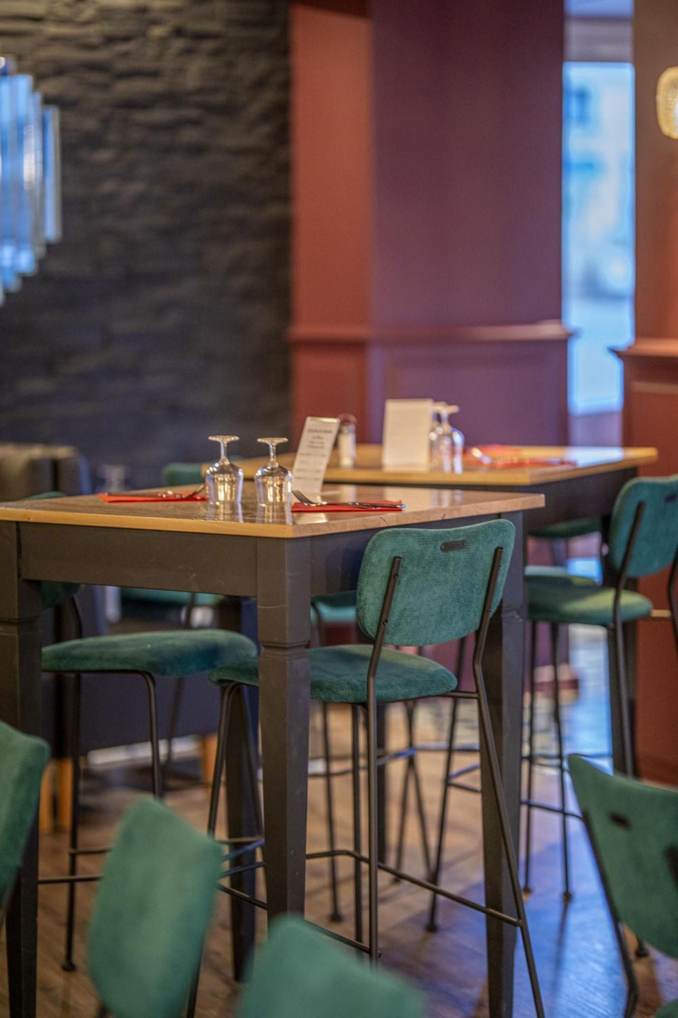 Logis Hotel Des Bourbons 몽뤼꽁 외부 사진