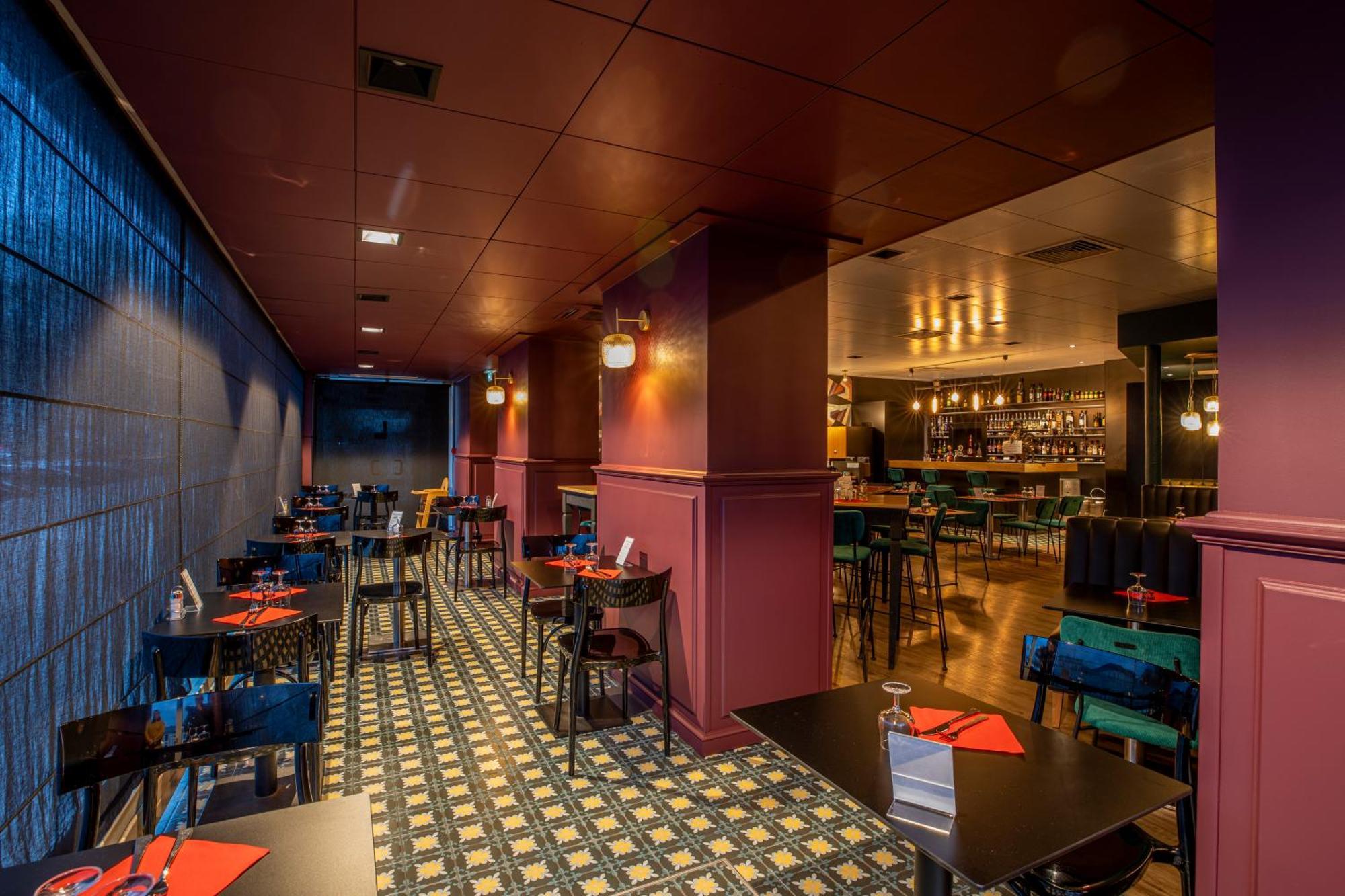 Logis Hotel Des Bourbons 몽뤼꽁 외부 사진