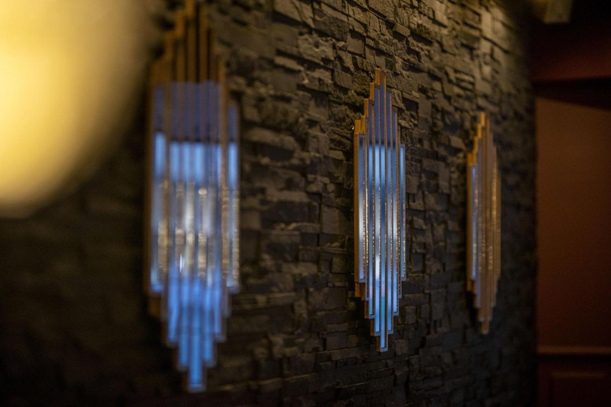 Logis Hotel Des Bourbons 몽뤼꽁 외부 사진