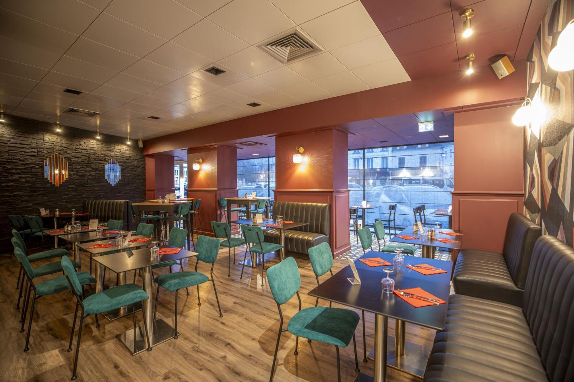 Logis Hotel Des Bourbons 몽뤼꽁 외부 사진