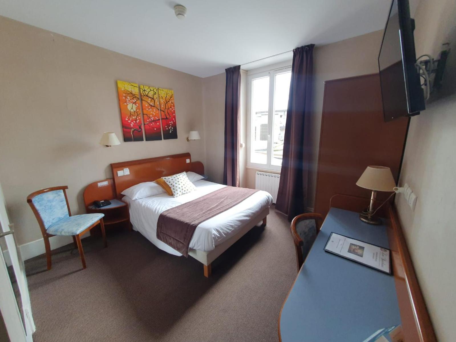 Logis Hotel Des Bourbons 몽뤼꽁 외부 사진