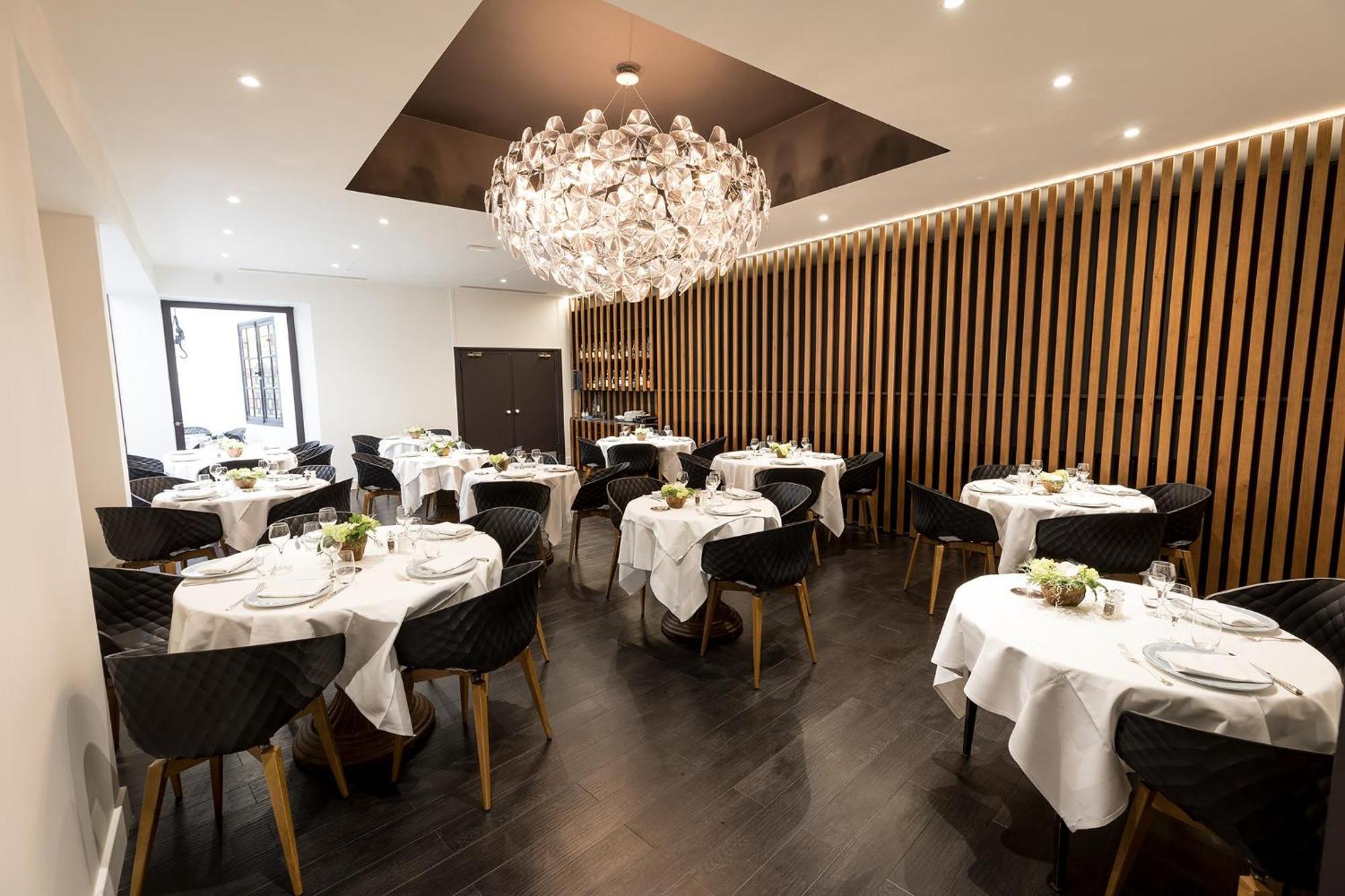 Logis Hotel Des Bourbons 몽뤼꽁 외부 사진