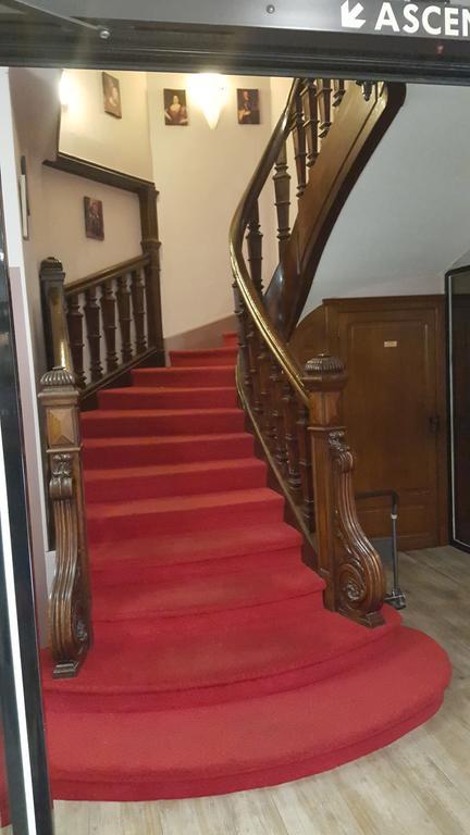 Logis Hotel Des Bourbons 몽뤼꽁 외부 사진