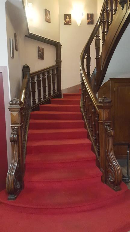 Logis Hotel Des Bourbons 몽뤼꽁 외부 사진