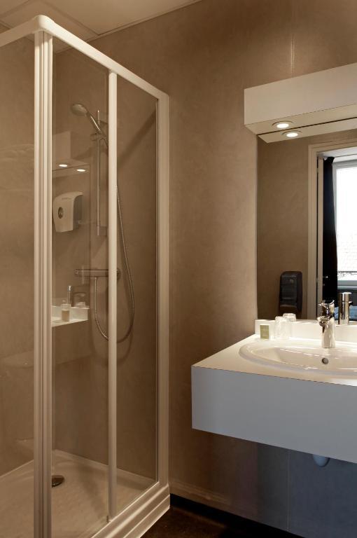 Logis Hotel Des Bourbons 몽뤼꽁 객실 사진