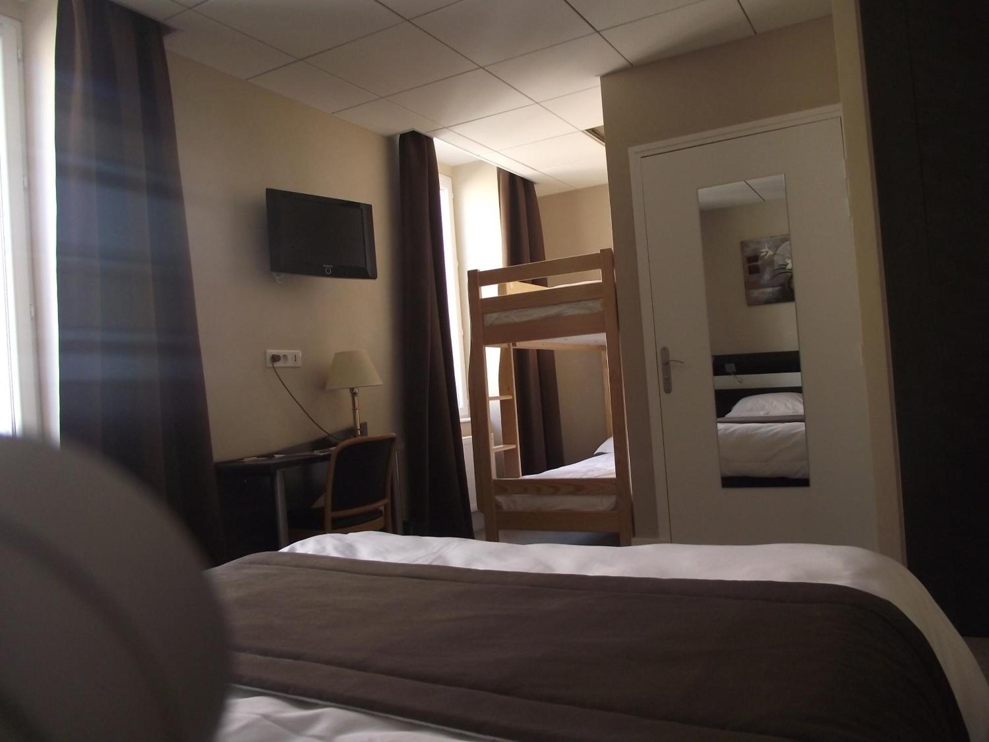 Logis Hotel Des Bourbons 몽뤼꽁 외부 사진