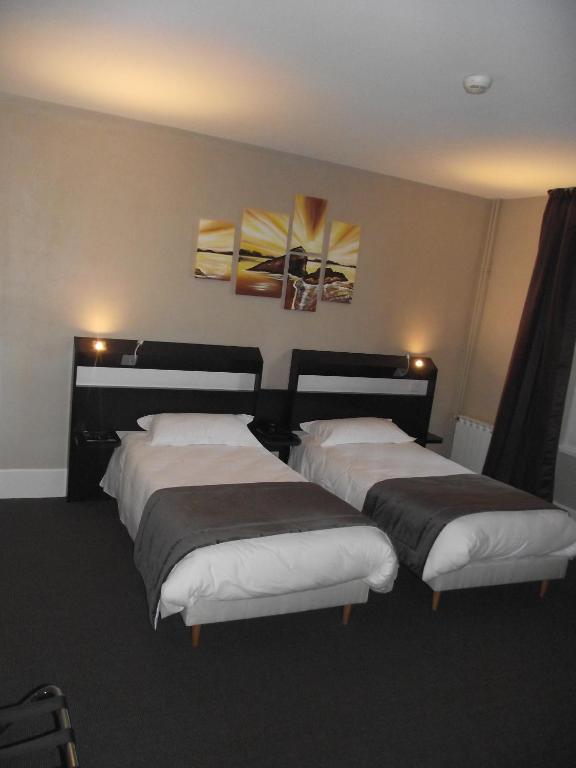 Logis Hotel Des Bourbons 몽뤼꽁 객실 사진