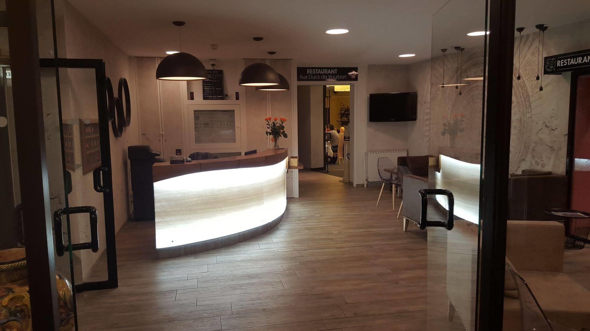 Logis Hotel Des Bourbons 몽뤼꽁 외부 사진