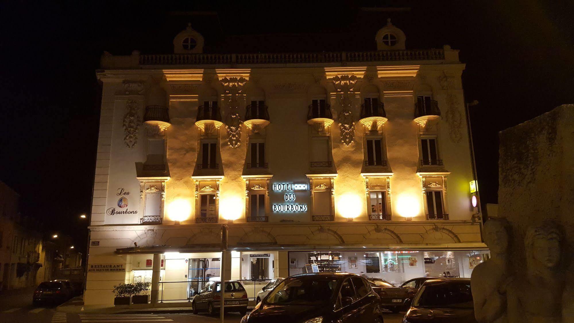 Logis Hotel Des Bourbons 몽뤼꽁 외부 사진