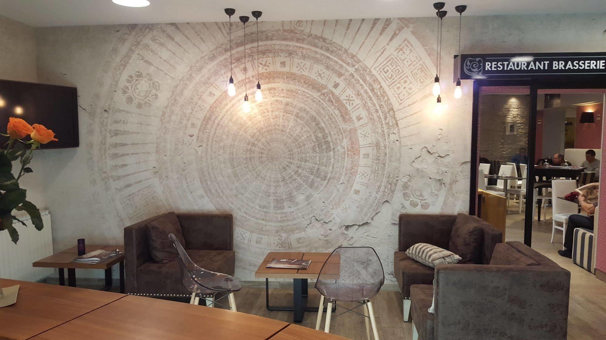 Logis Hotel Des Bourbons 몽뤼꽁 외부 사진