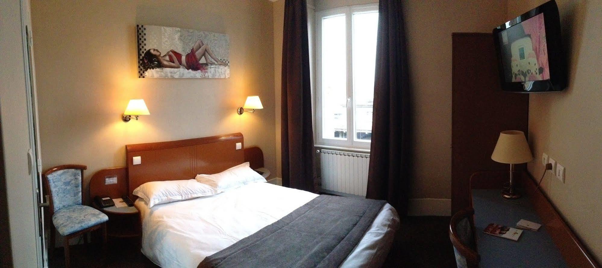 Logis Hotel Des Bourbons 몽뤼꽁 외부 사진