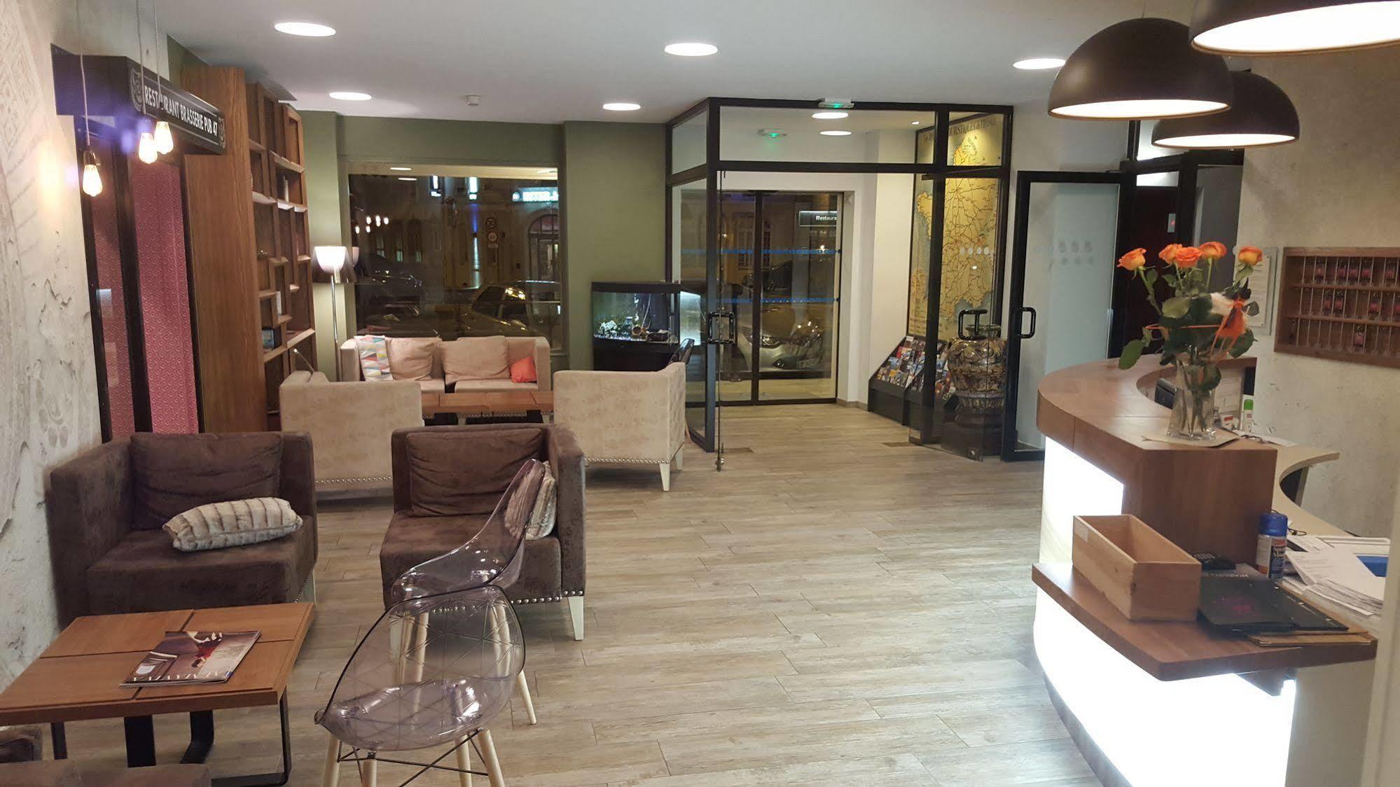 Logis Hotel Des Bourbons 몽뤼꽁 외부 사진